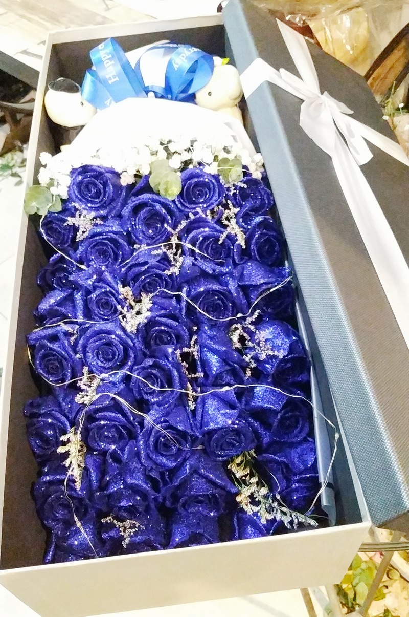 19朵蓝玫瑰礼盒