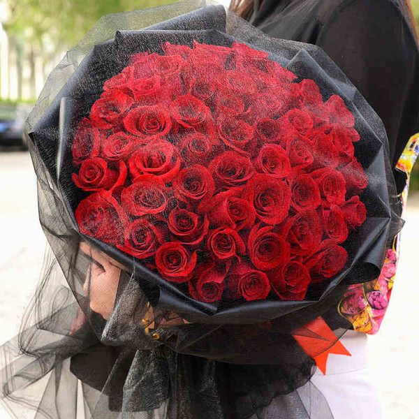 66朵红玫瑰花束